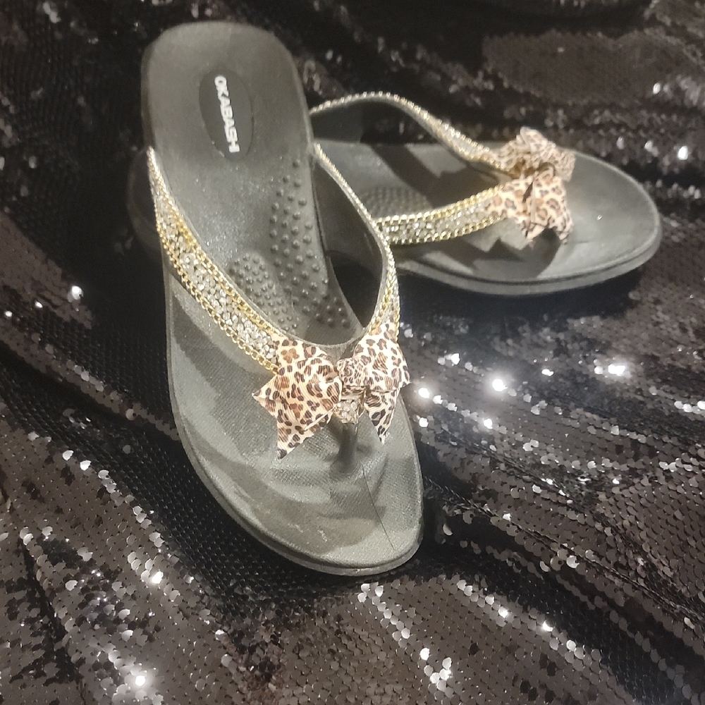 Okabashi Black and Gold Sandals with Elegant Thong Design